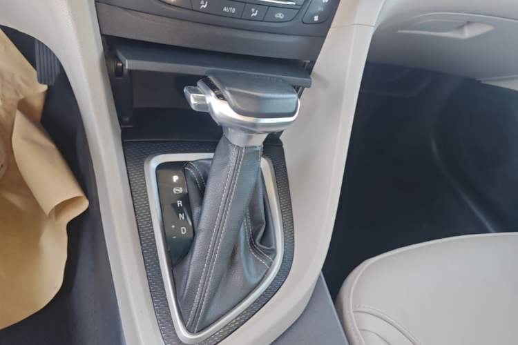 Used Buick GT 2019 15T Dual-Clutch Connected Elite Model China VI Gear Lever