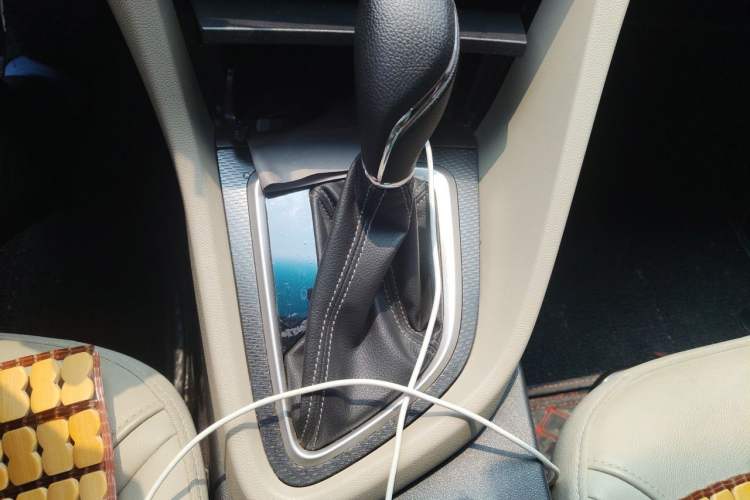 Used Buick GT 2019 15T Dual-Clutch Connected Elite Model China VI Gear Lever