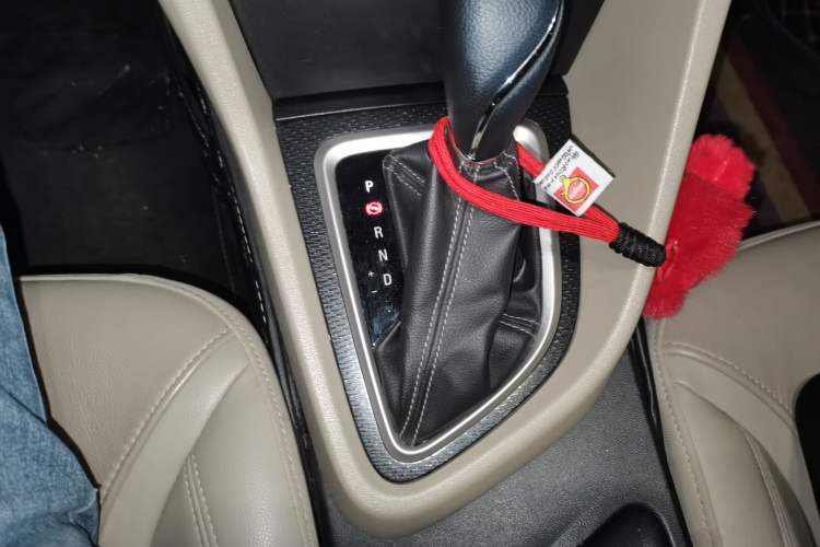 Used Buick GT 2019 15T Dual-Clutch Connected Elite Model China VI Gear Lever