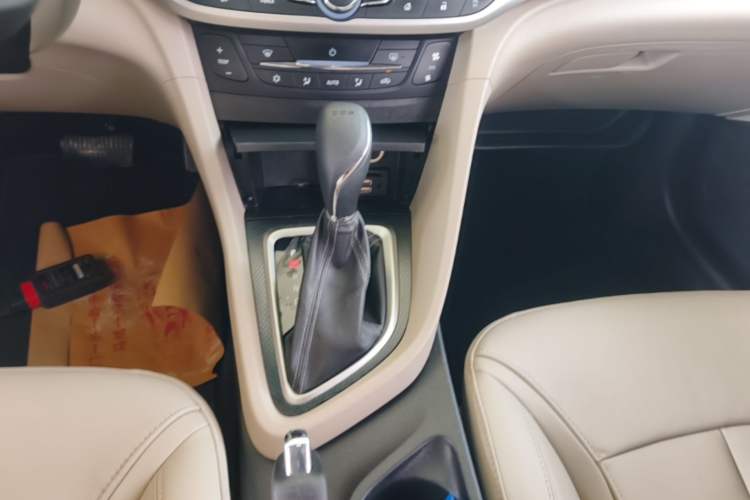 Used Buick GT 2019 15T Dual-Clutch Connected Elite Model China VI Gear Lever
