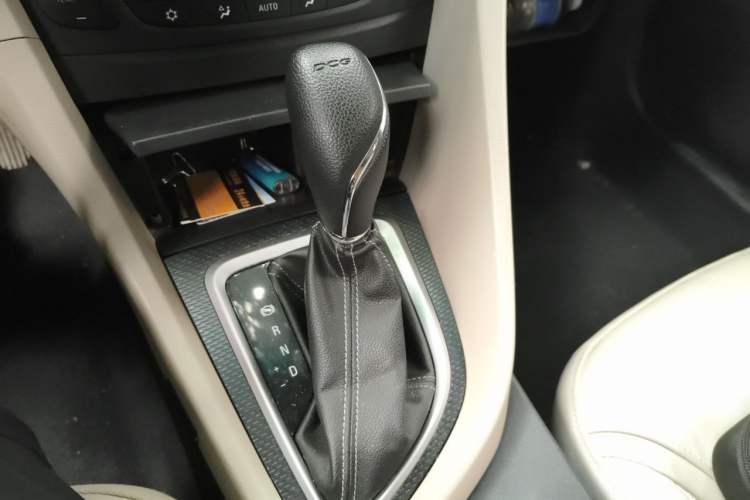 Used Buick GT 2019 15T Dual-Clutch Connected Elite Version China V Standard Gear Lever