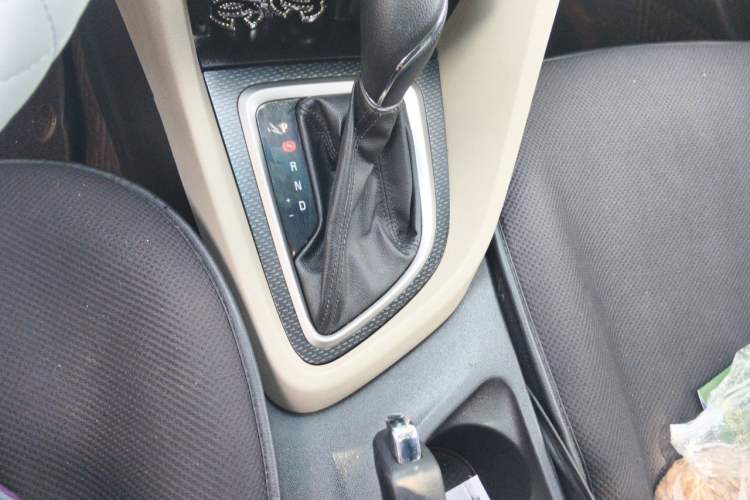 Used Buick GT 2019 15T Dual-Clutch Connected Elite Version China V Standard Gear Lever