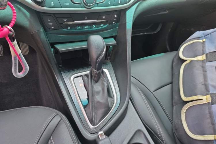 Used Buick GT 2019 18T Automatic Connected Elite Model China VI Standard Gear Lever