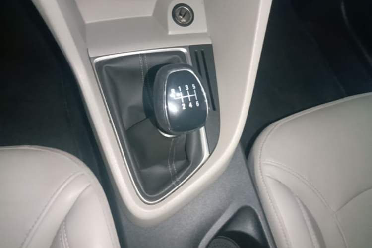 Used Buick GT 2019 15T Manual Elite Version China VI Standard Gear Lever