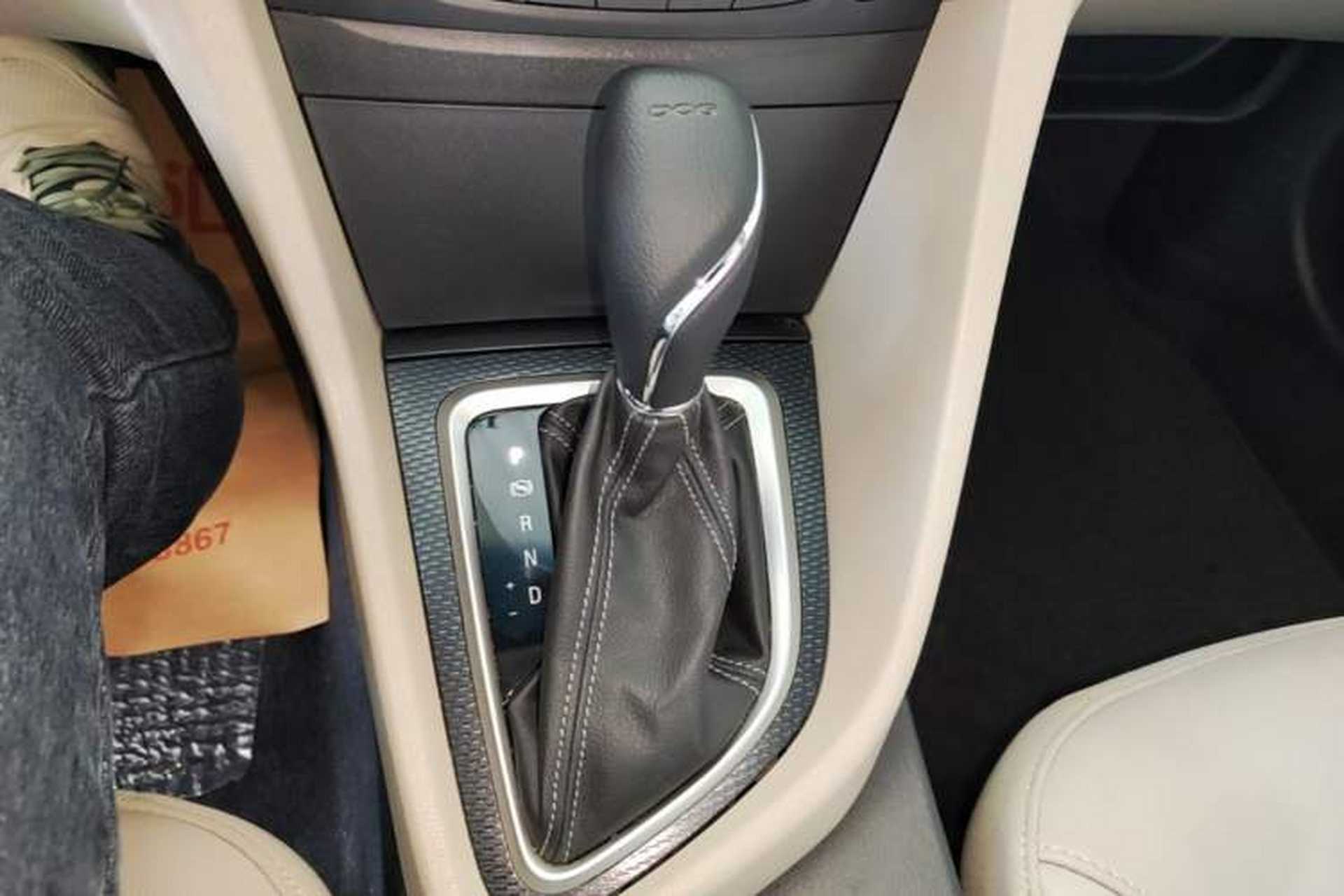 Used Buick GT 2019 15T Dual-Clutch Connected Elite Model China VI Gear Lever