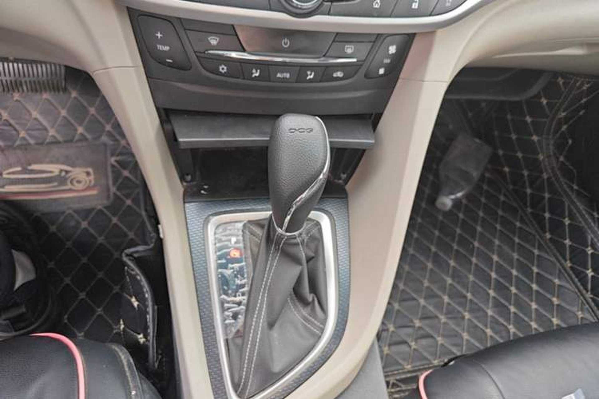 Used Buick GT 2019 15T Dual-Clutch Connected Elite Version China V Standard Gear Lever