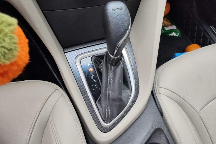 Used Buick GT 2019 15T Dual-Clutch Connected Elite Model China VI Gear Lever
