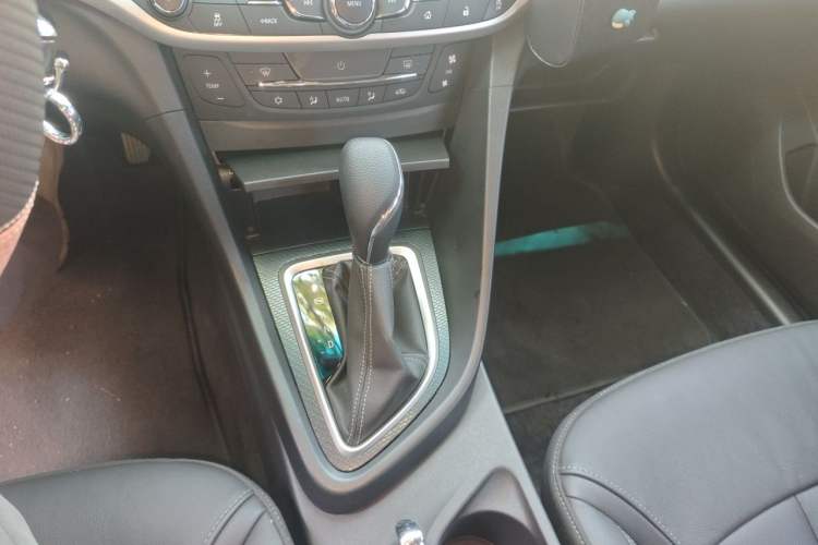 Used Buick GT 2019 18T Automatic Connected Elite Model China V Standard Gear Lever