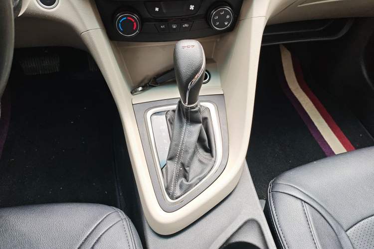 Used Buick GT 2019 15T Dual-Clutch Advanced Version China VI Standard Gear Lever