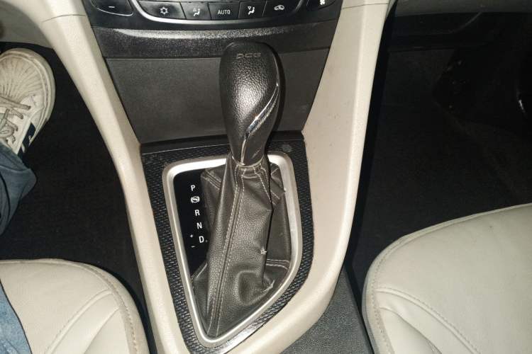 Used Buick GT 2019 15T Dual-Clutch Connected Elite Model China VI Gear Lever