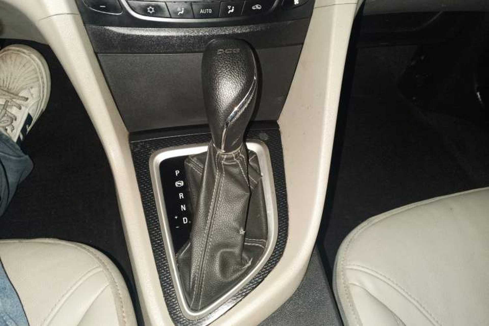 Used Buick GT 2019 15T Dual-Clutch Connected Elite Model China VI Gear Lever