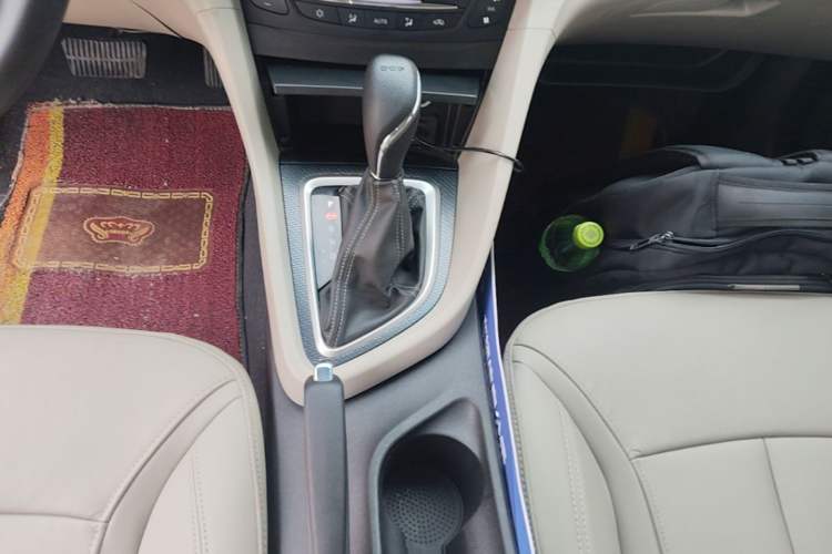 Used Buick GT 2019 15T Dual-Clutch Connected Elite Model China VI Gear Lever