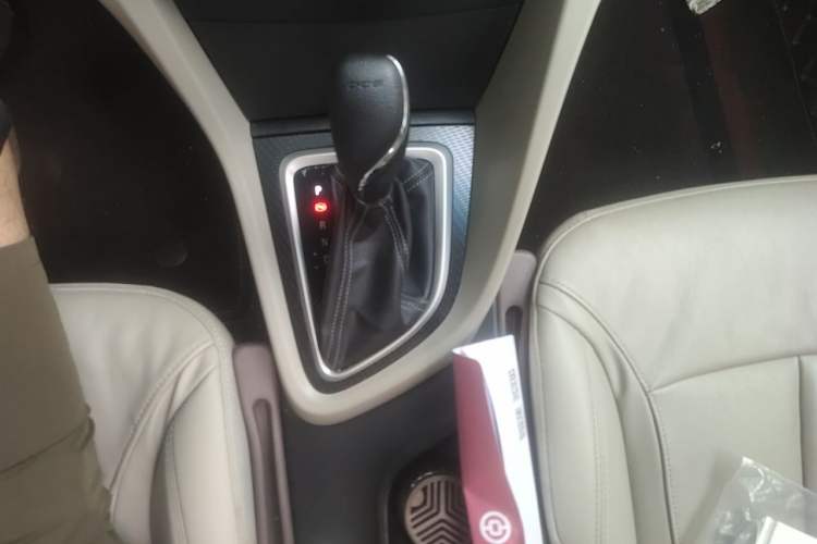 Used Buick GT 2019 15T Dual-Clutch Connected Elite Model China VI Gear Lever