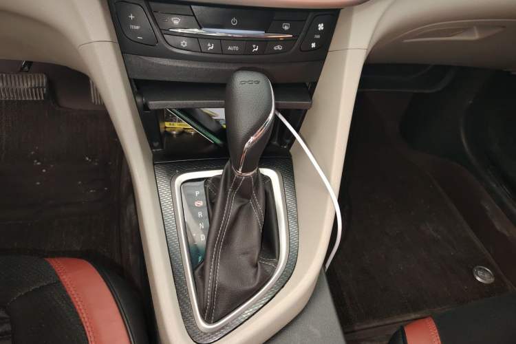 Used Buick GT 2019 15T Dual-Clutch Connected Elite Model China VI Gear Lever