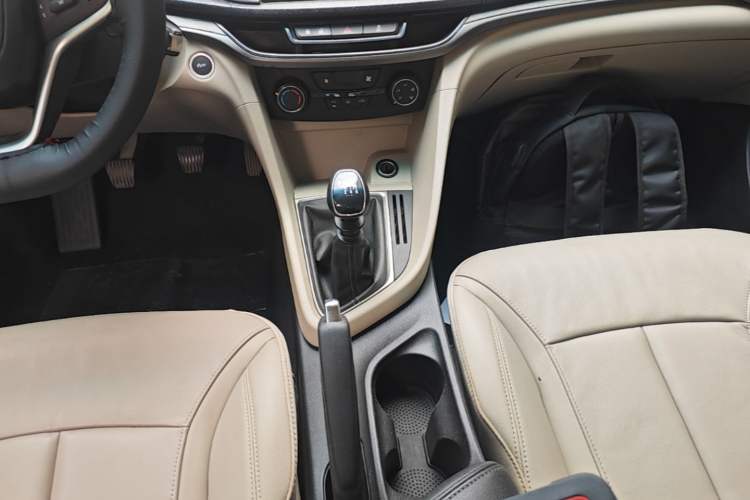 Used Buick GT 2019 15T Manual Elite Version China VI Standard Gear Lever