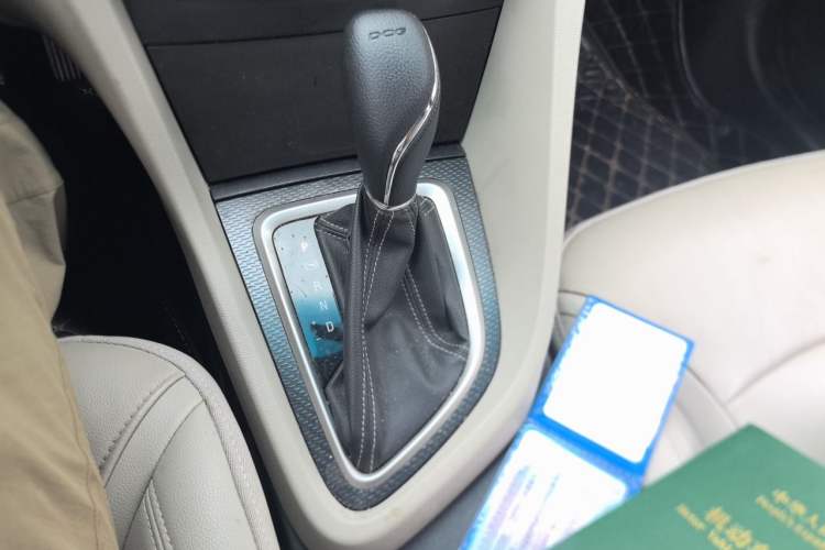 Used Buick GT 2019 15T Dual-Clutch Connected Elite Model China VI Gear Lever