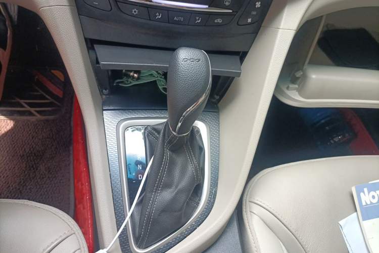 Used Buick GT 2019 15T Dual-Clutch Connected Elite Model China VI Gear Lever