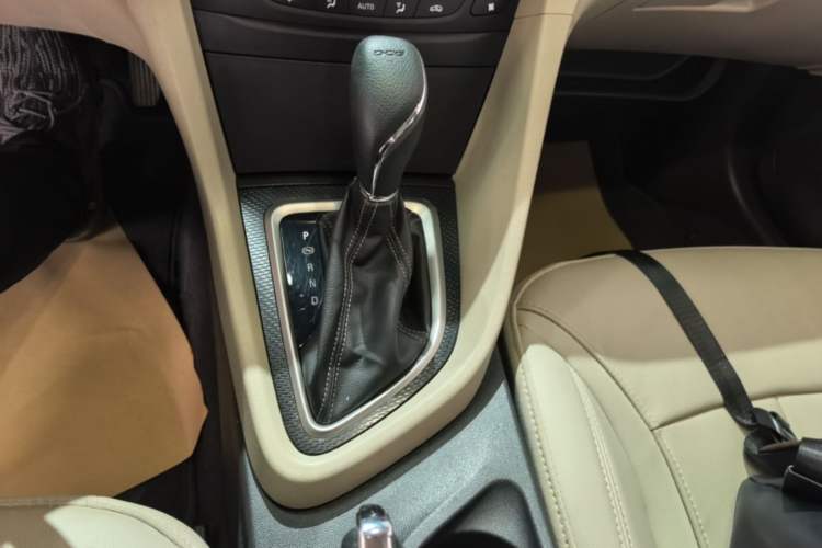 Used Buick GT 2019 15T Dual-Clutch Connected Elite Model China VI Gear Lever