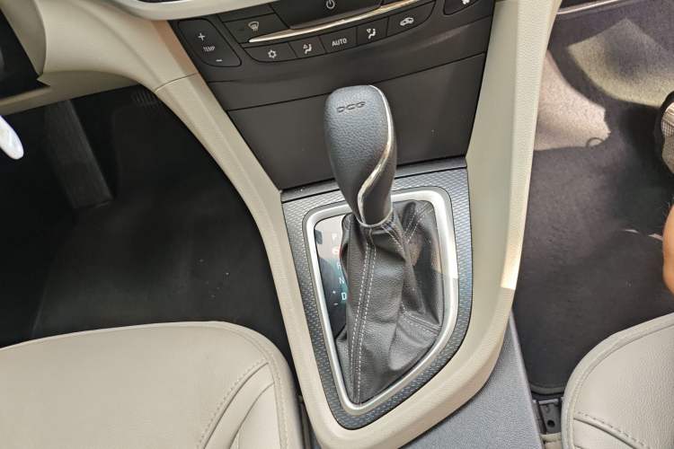 Used Buick GT 2019 15T Dual-Clutch Connected Elite Model China VI Gear Lever
