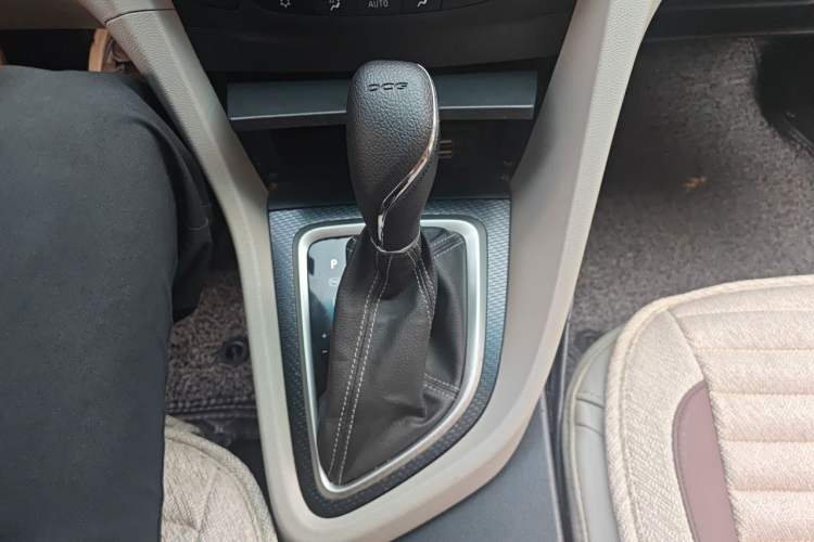 Used Buick GT 2019 15T Dual-Clutch Connected Elite Model China VI Gear Lever