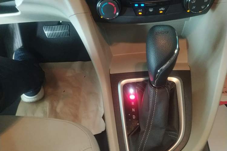 Used Buick GT 2019 15T Dual-Clutch Advanced Version China VI Standard Gear Lever