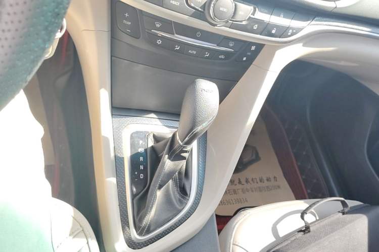 Used Buick GT 2019 15T Dual-Clutch Connected Elite Model China VI Gear Lever