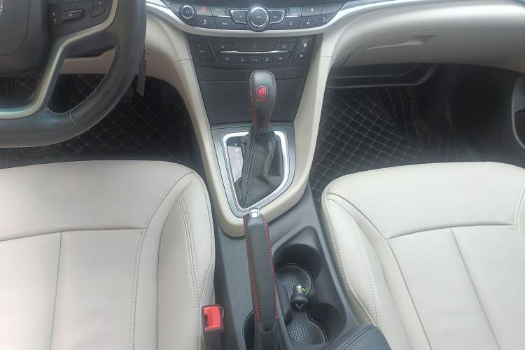 Used Buick GT 2019 15T Dual-Clutch Connected Elite Model China VI Gear Lever