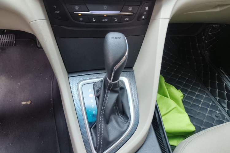 Used Buick GT 2019 15T Dual-Clutch Connected Elite Version China V Standard Gear Lever