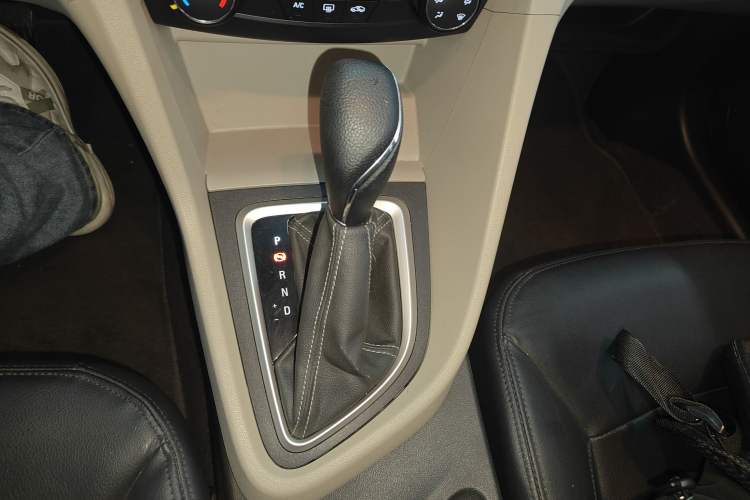 Used Buick GT 2019 15T Dual-Clutch Advanced Version China VI Standard Gear Lever