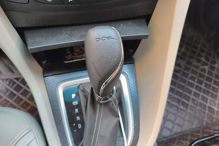 Used Buick GT 2019 15T Dual-Clutch Connected Elite Model China VI Gear Lever