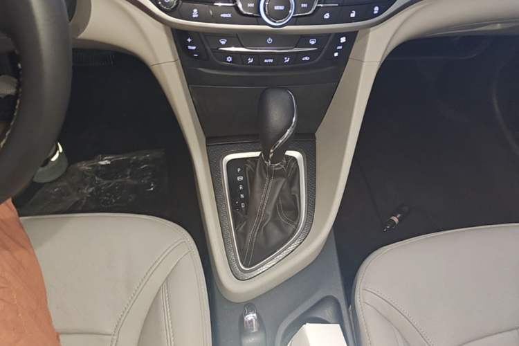 Used Buick GT 2019 15T Dual-Clutch Connected Elite Model China VI Gear Lever