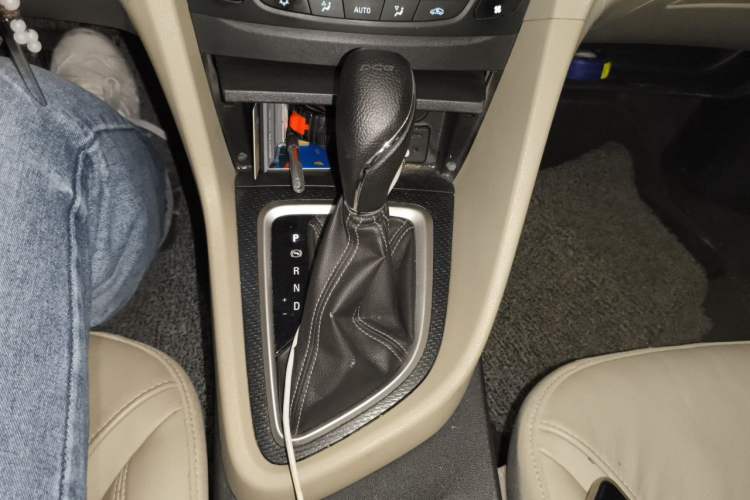 Used Buick GT 2019 15T Dual-Clutch Connected Elite Version China V Standard Gear Lever