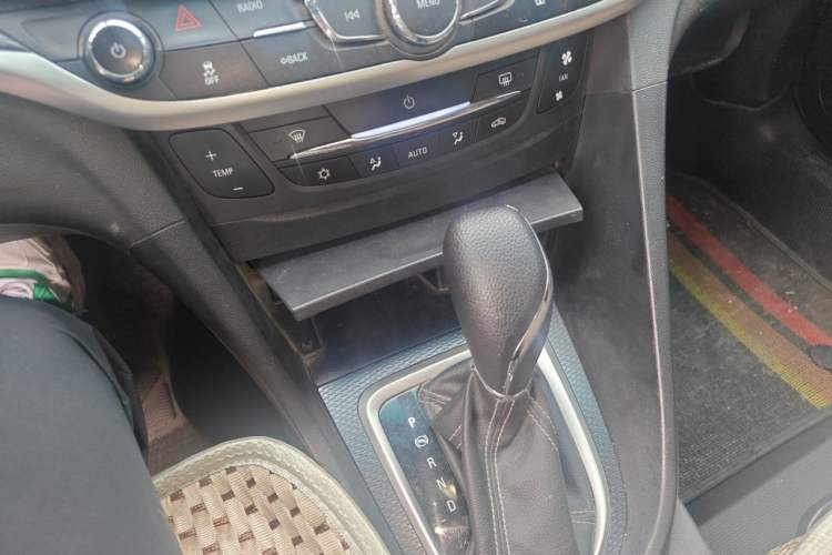 Used Buick GT 2019 18T Automatic Connected Flagship Version China VI Standard Gear Lever