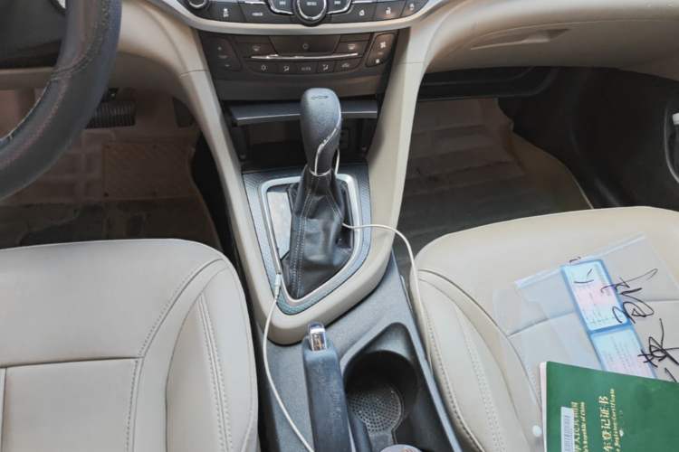 Used Buick GT 2019 15T Dual-Clutch Connected Elite Model China VI Gear Lever
