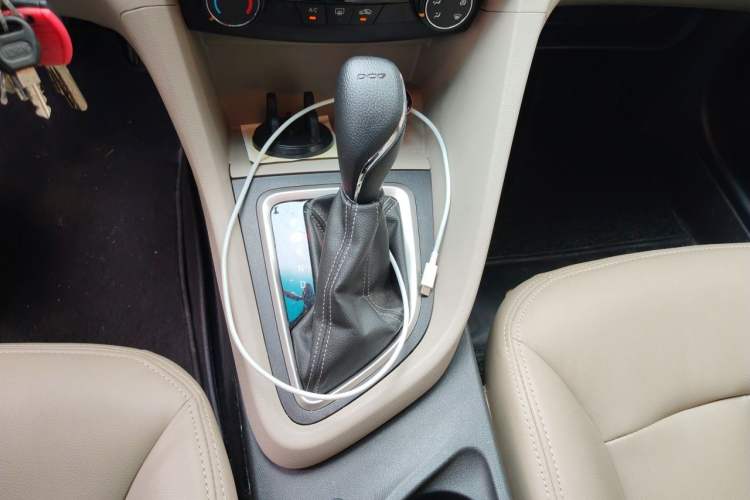Used Buick GT 2019 15T Dual-Clutch Advanced Version China VI Standard Gear Lever