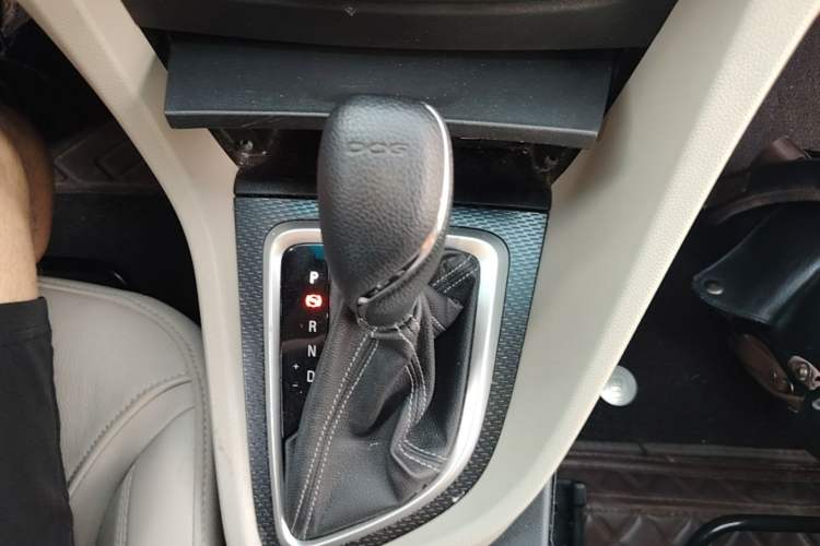 Used Buick GT 2019 15T Dual-Clutch Connected Elite Model China VI Gear Lever