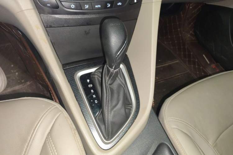 Used Buick GT 2019 15T Dual-Clutch Connected Elite Model China VI Gear Lever