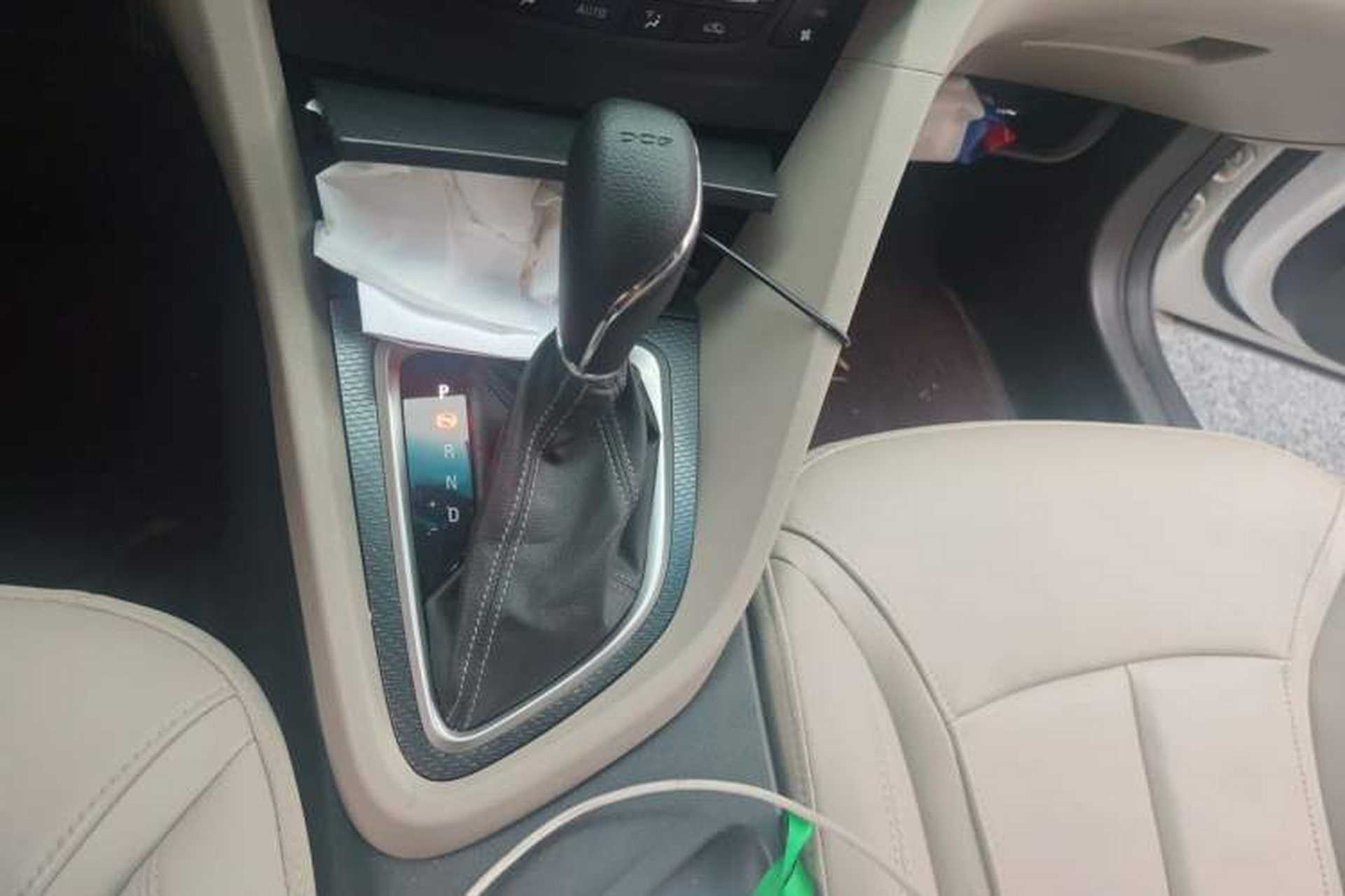 Used Buick GT 2019 15T Dual-Clutch Connected Elite Model China VI Gear Lever