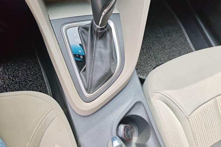 Used Buick GT 2019 15T Dual-Clutch Advanced Version China VI Standard Gear Lever