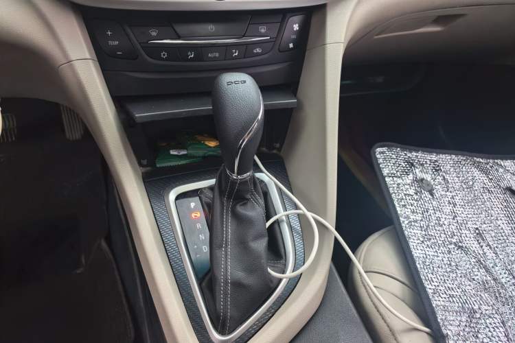 Used Buick GT 2019 15T Dual-Clutch Connected Elite Version China V Standard Gear Lever