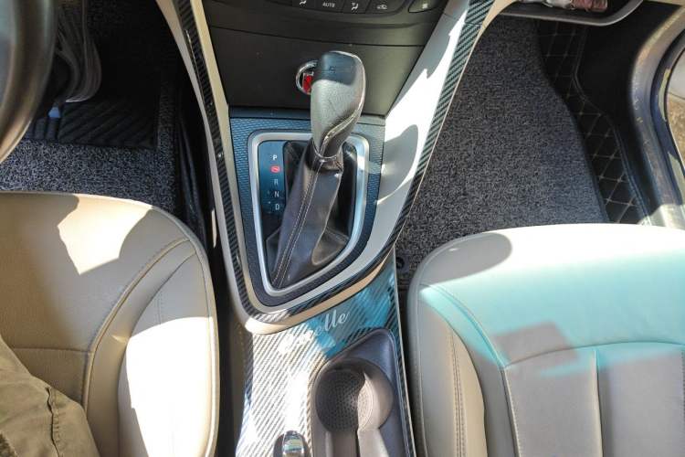 Used Buick GT 2019 15T Dual-Clutch Connected Elite Version China V Standard Gear Lever