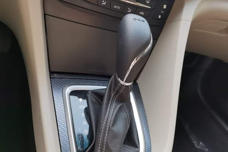 Used Buick GT 2019 15T Dual-Clutch Connected Elite Model China VI Gear Lever