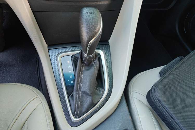 Used Buick GT 2019 15T Dual-Clutch Connected Elite Version China V Standard Gear Lever