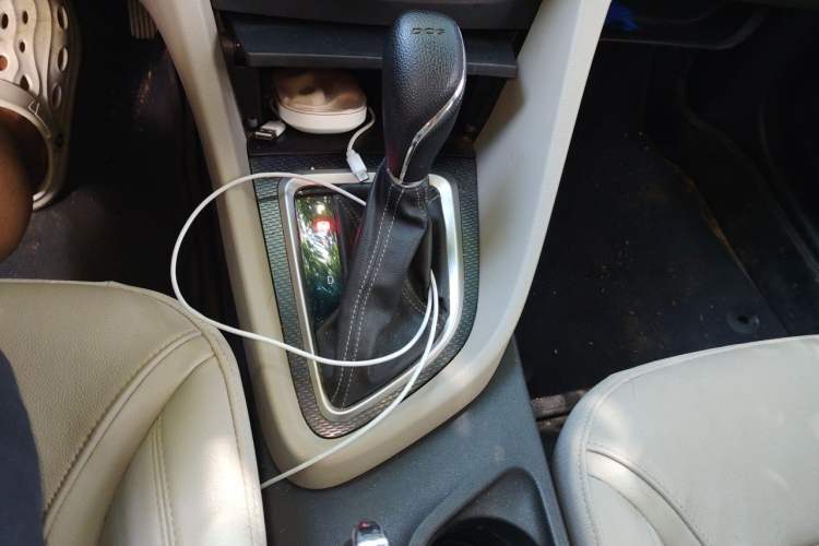 Used Buick GT 2019 15T Dual-Clutch Connected Elite Model China VI Gear Lever
