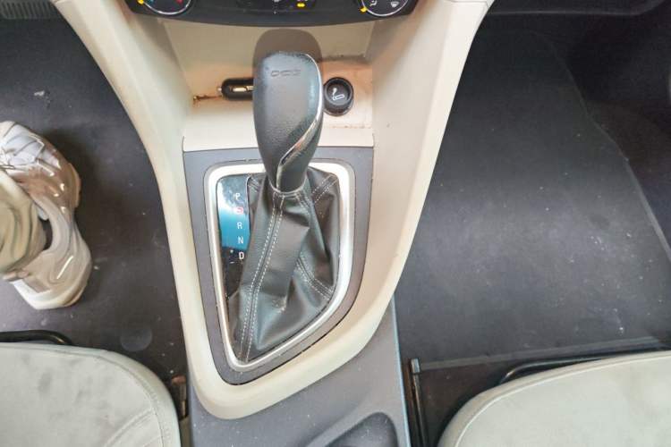 Used Buick GT 2019 15T Dual-Clutch Advanced Version China VI Standard Gear Lever