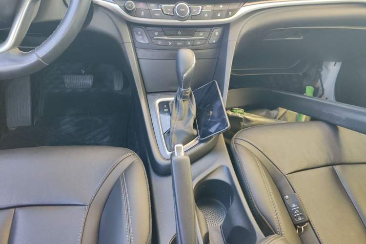 Used Buick GT 2019 18T Automatic Connected Elite Model China VI Standard Gear Lever