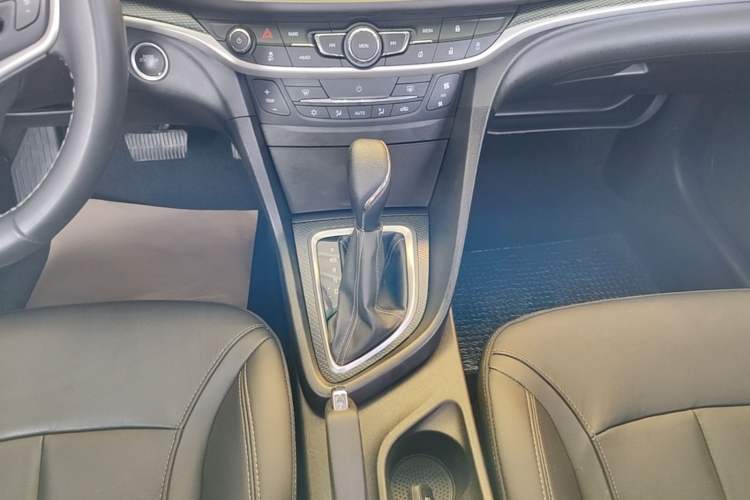 Used Buick GT 2019 18T Automatic Connected Elite Model China V Standard Gear Lever