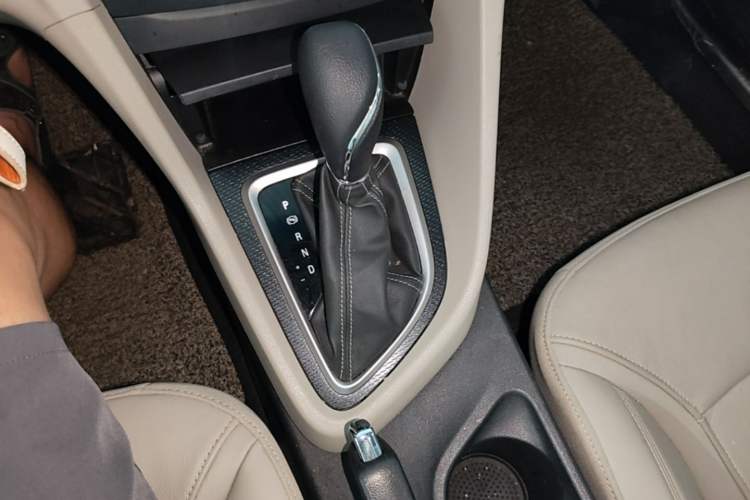 Used Buick GT 2019 15T Dual-Clutch Connected Elite Version China V Standard Gear Lever