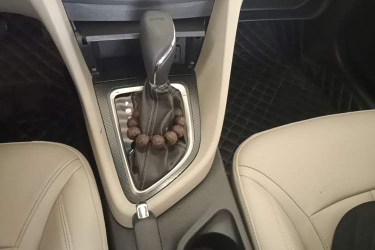 Used Buick GT 2019 15T Dual-Clutch Connected Elite Model China VI Gear Lever