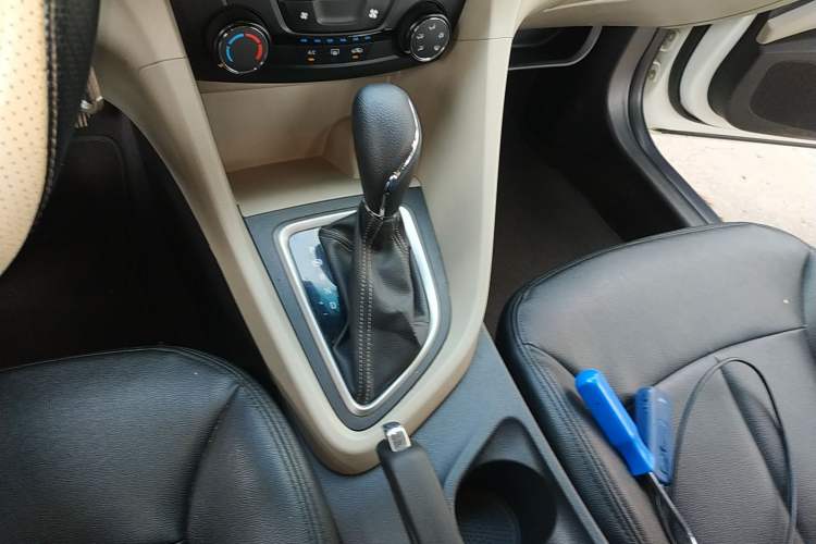 Used Buick GT 2019 15T Dual-Clutch Advanced Version China VI Standard Gear Lever